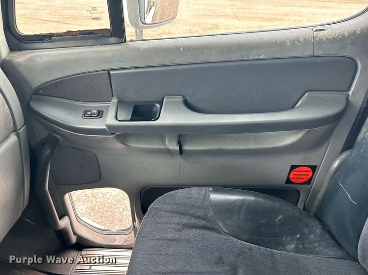 image for item EG1174 2002 Freightliner  Century Class semi truck