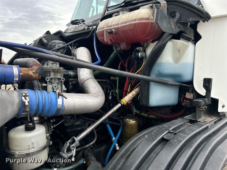 image for item EG1174 2002 Freightliner  Century Class semi truck