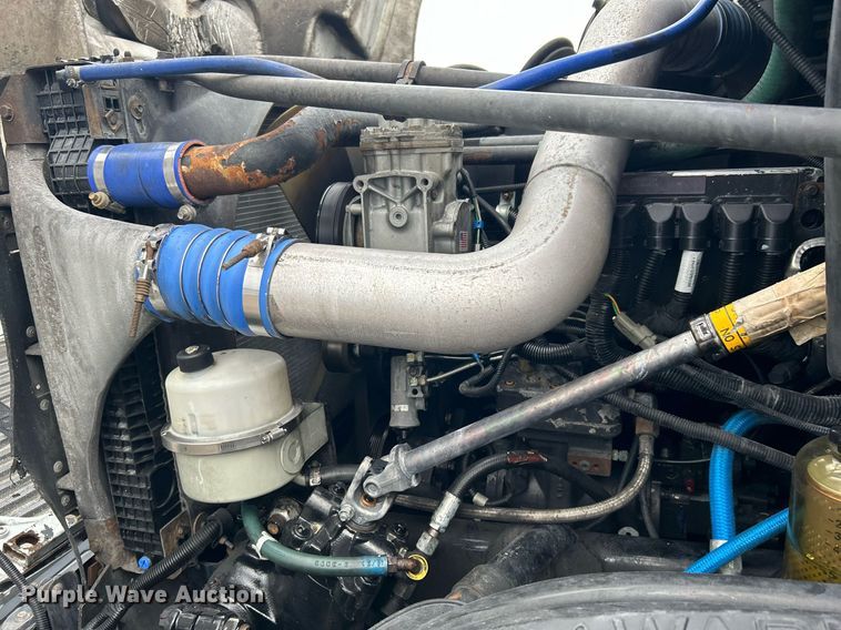 image for item EG1174 2002 Freightliner  Century Class semi truck