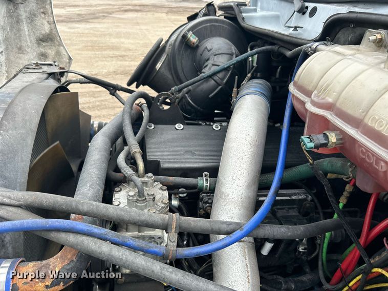 image for item EG1174 2002 Freightliner  Century Class semi truck