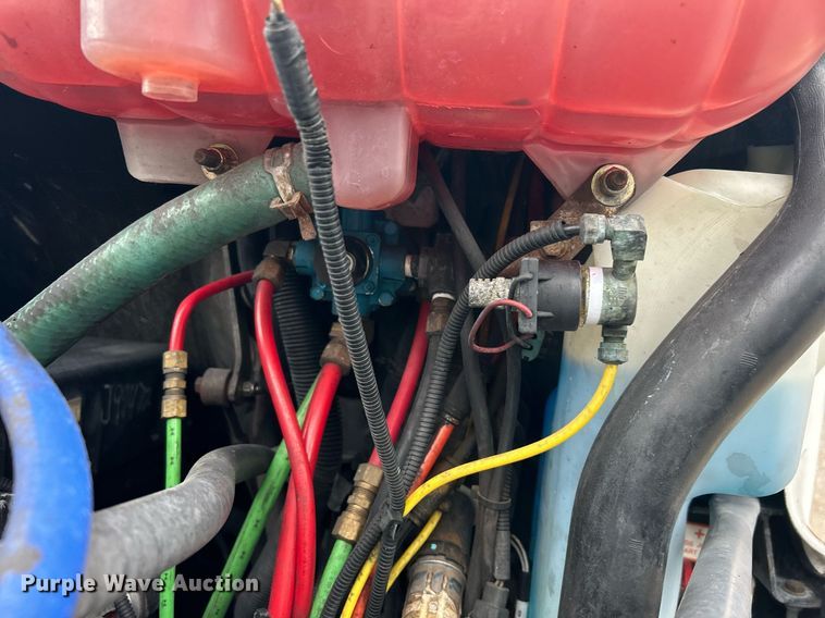 image for item EG1174 2002 Freightliner  Century Class semi truck