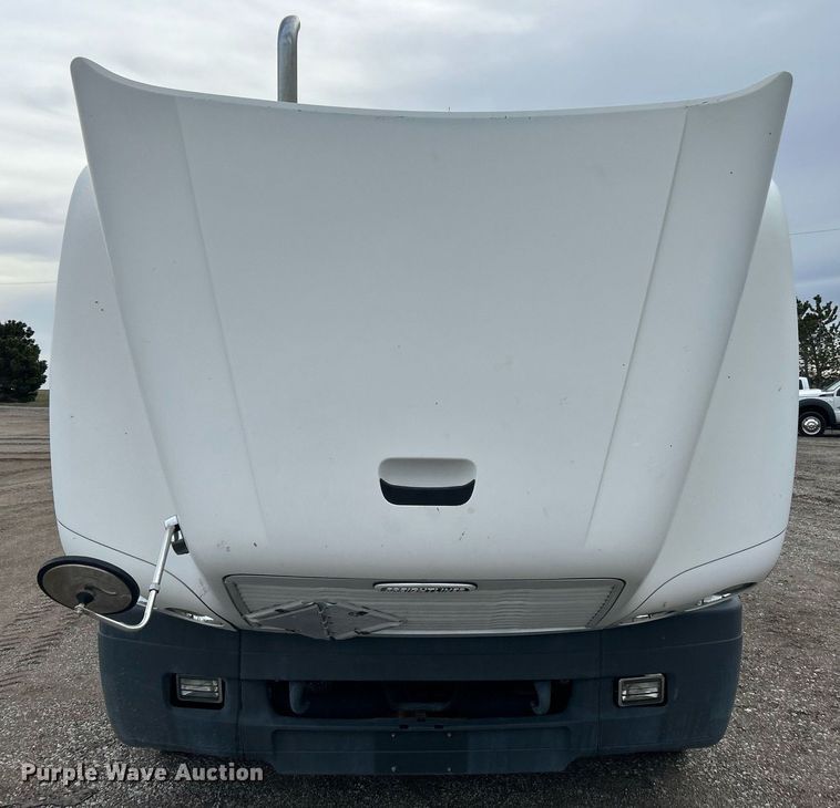 image for item EG1174 2002 Freightliner  Century Class semi truck