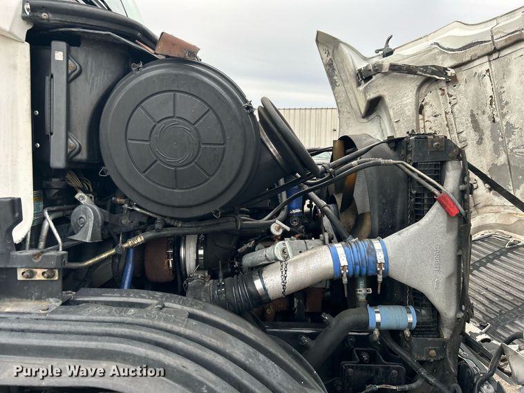 image for item EG1174 2002 Freightliner  Century Class semi truck