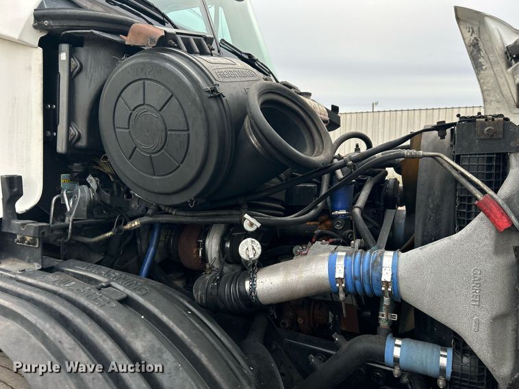 image for item EG1174 2002 Freightliner  Century Class semi truck