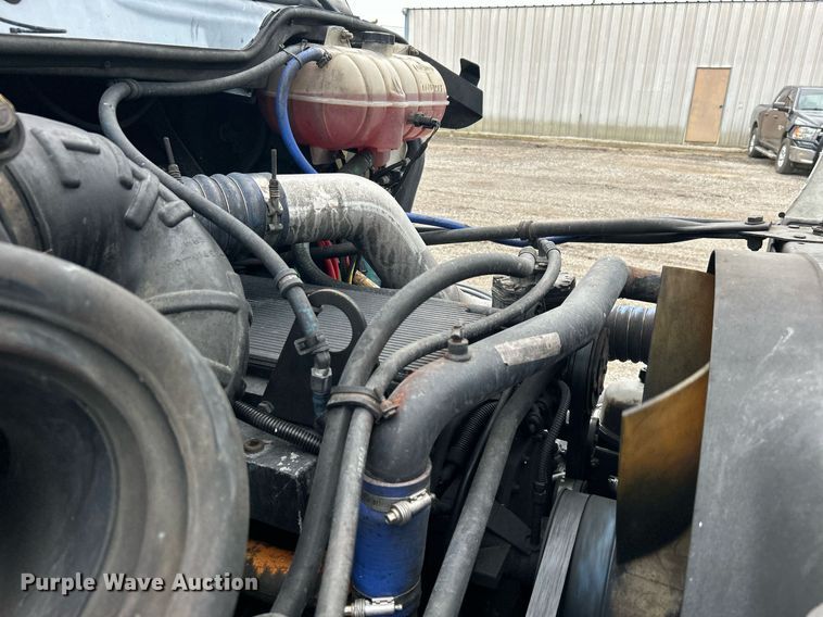 image for item EG1174 2002 Freightliner  Century Class semi truck