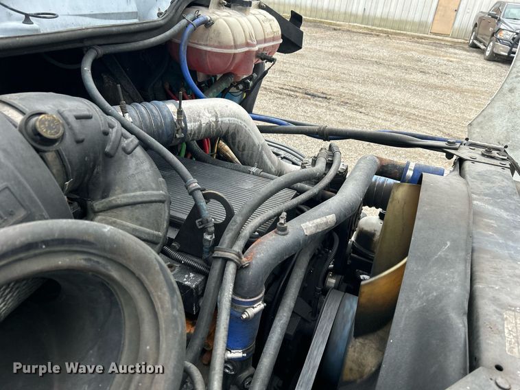 image for item EG1174 2002 Freightliner  Century Class semi truck