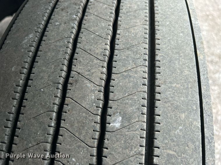 image for item EG1174 2002 Freightliner  Century Class semi truck