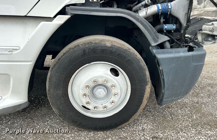 image for item EG1174 2002 Freightliner  Century Class semi truck