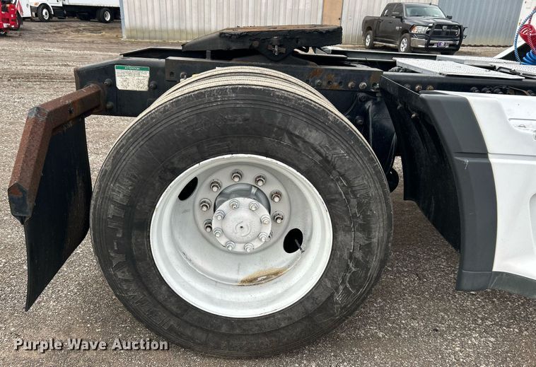 image for item EG1174 2002 Freightliner  Century Class semi truck