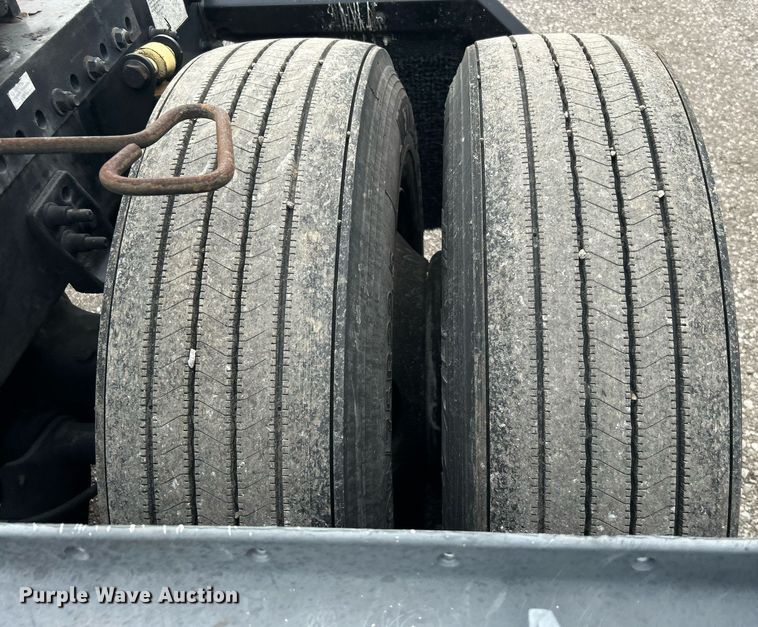 image for item EG1174 2002 Freightliner  Century Class semi truck