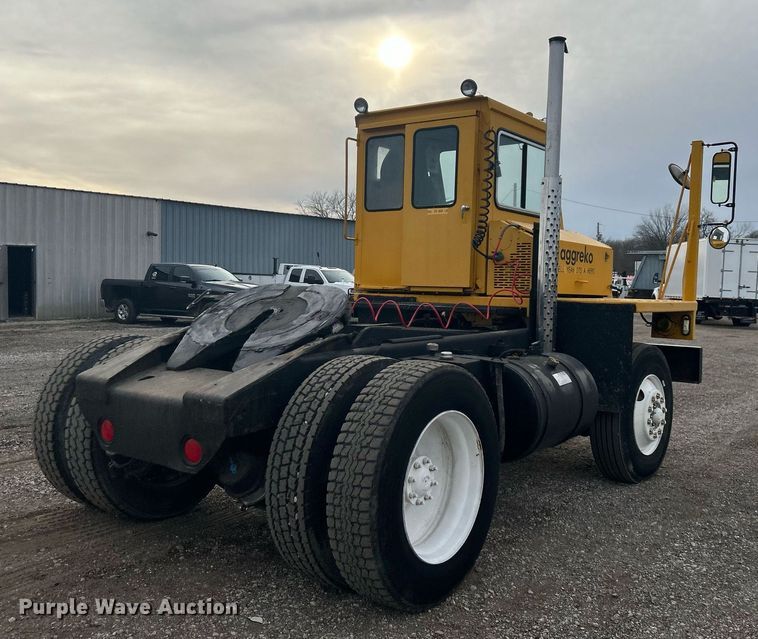 image for item EG1191 1991 Ottawa 30 yard truck