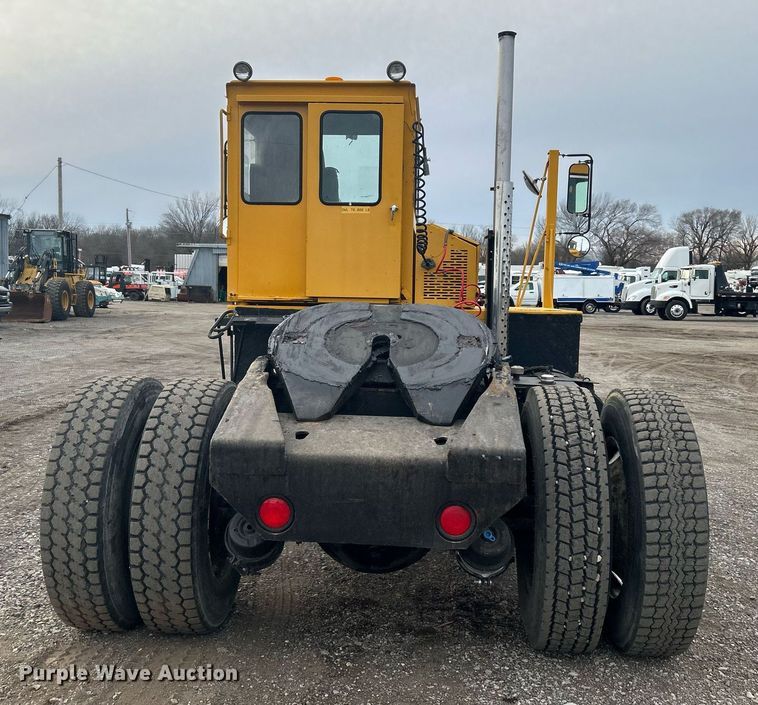 image for item EG1191 1991 Ottawa 30 yard truck