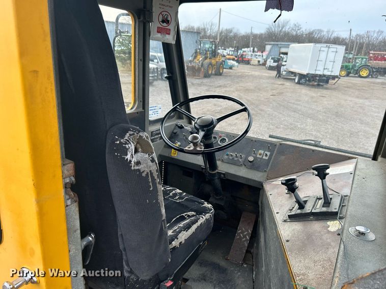 image for item EG1191 1991 Ottawa 30 yard truck