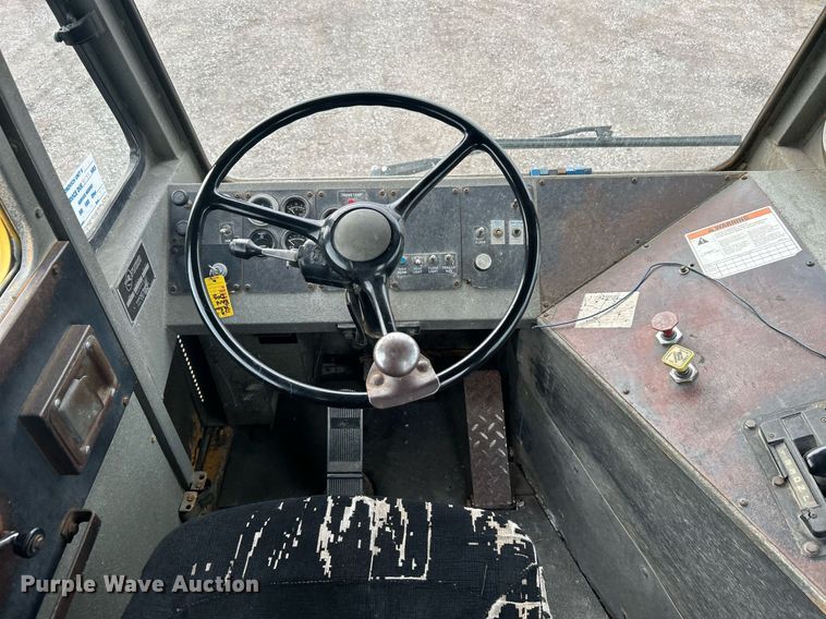 image for item EG1191 1991 Ottawa 30 yard truck