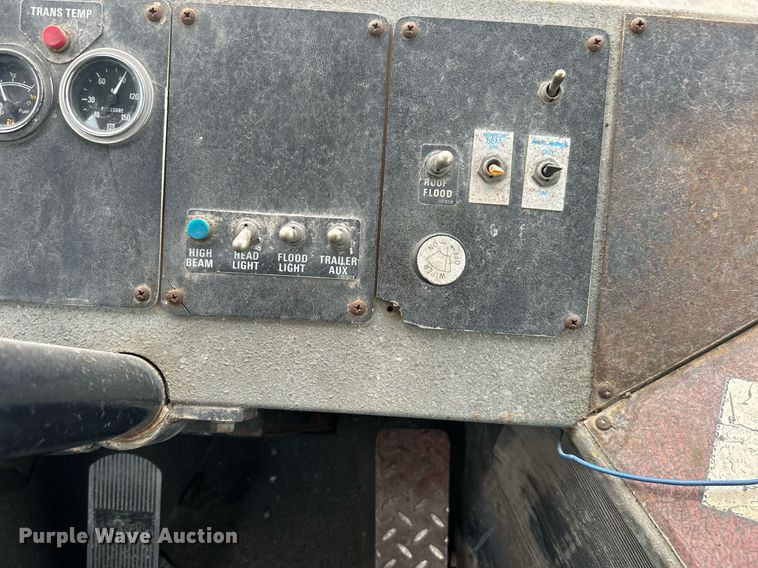 image for item EG1191 1991 Ottawa 30 yard truck