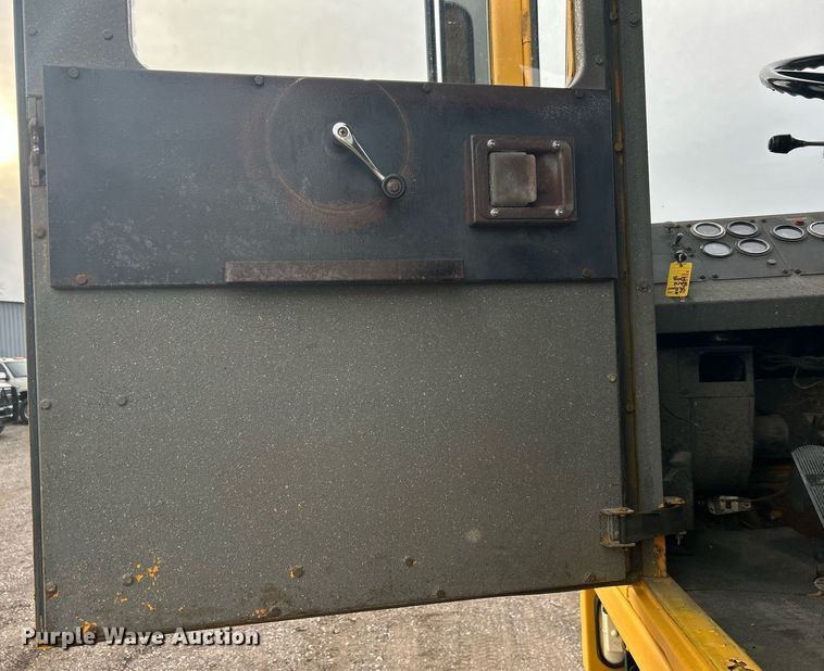 image for item EG1191 1991 Ottawa 30 yard truck