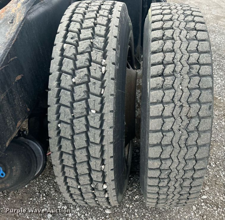 image for item EG1191 1991 Ottawa 30 yard truck