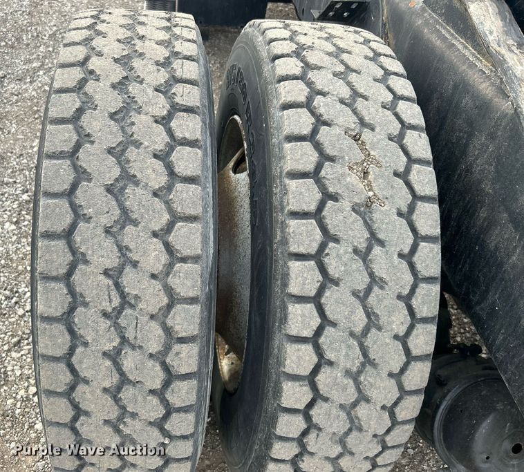 image for item EG1191 1991 Ottawa 30 yard truck