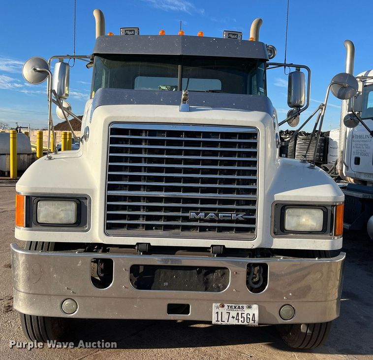 image for item EI0587 2012 Mack  CHU613 semi truck