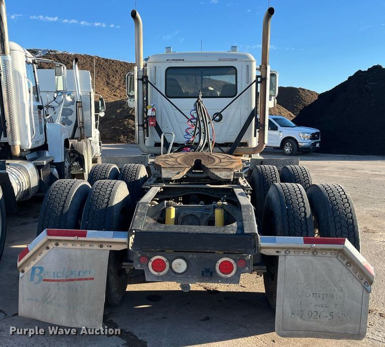 image for item EI0587 2012 Mack  CHU613 semi truck