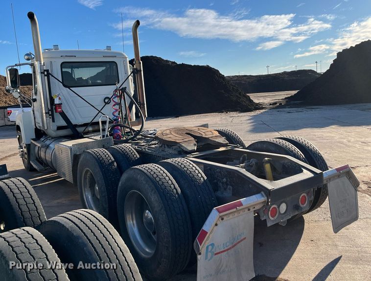 image for item EI0587 2012 Mack  CHU613 semi truck