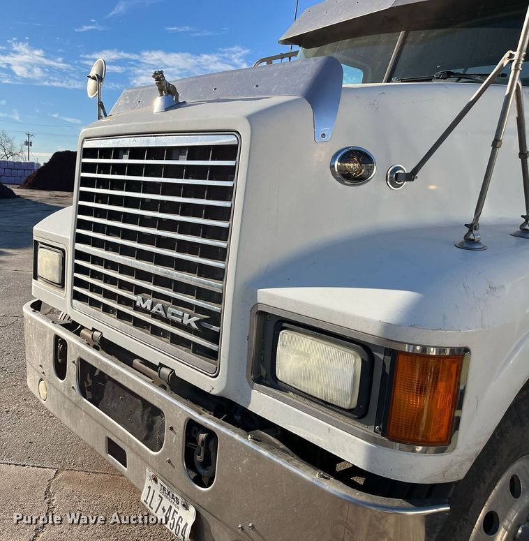 image for item EI0587 2012 Mack  CHU613 semi truck