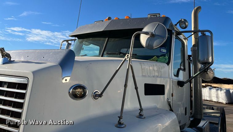 image for item EI0587 2012 Mack  CHU613 semi truck