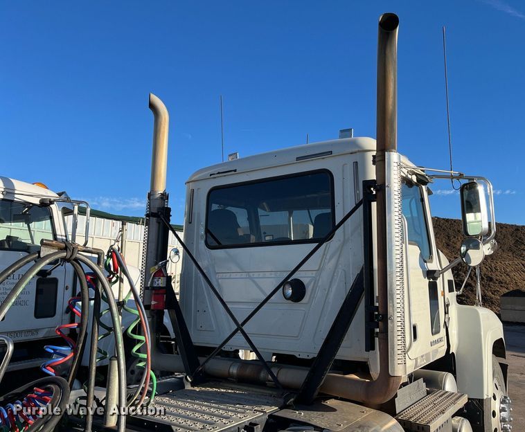 image for item EI0587 2012 Mack  CHU613 semi truck