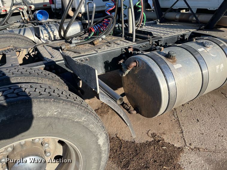 image for item EI0587 2012 Mack  CHU613 semi truck