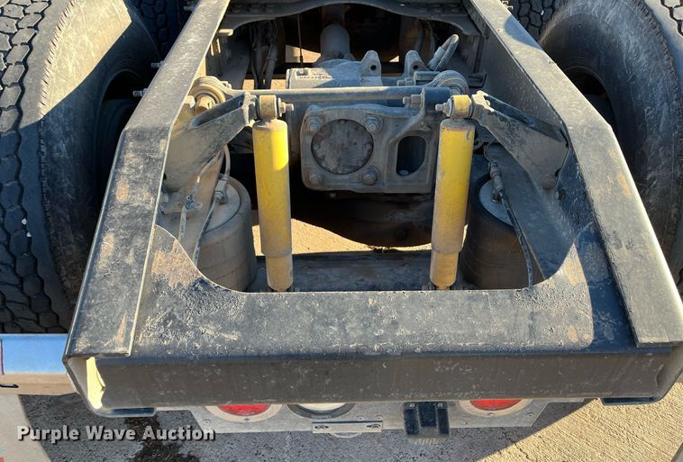 image for item EI0587 2012 Mack  CHU613 semi truck