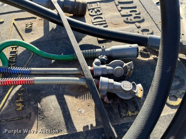 image for item EI0587 2012 Mack  CHU613 semi truck