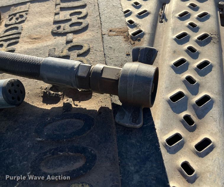 image for item EI0587 2012 Mack  CHU613 semi truck