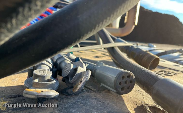 image for item EI0587 2012 Mack  CHU613 semi truck