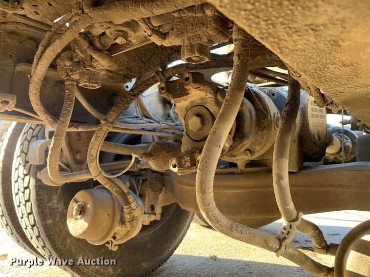 image for item EI0587 2012 Mack  CHU613 semi truck