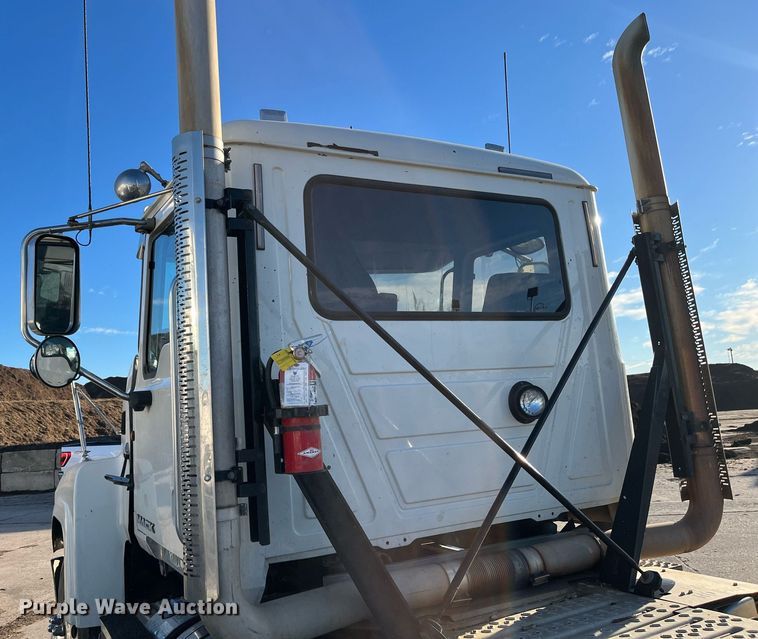 image for item EI0587 2012 Mack  CHU613 semi truck