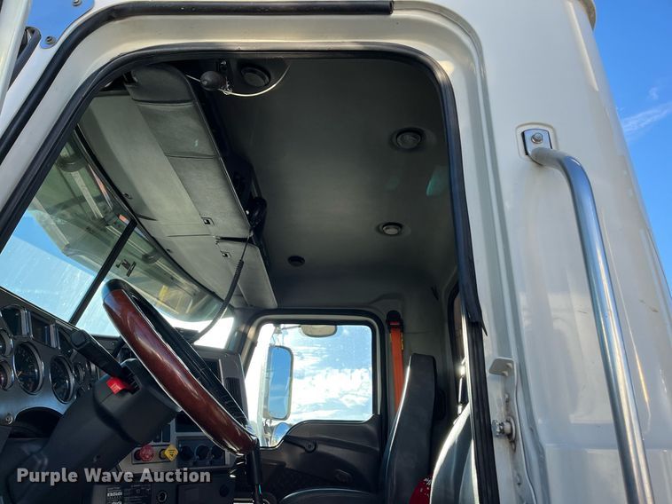 image for item EI0587 2012 Mack  CHU613 semi truck