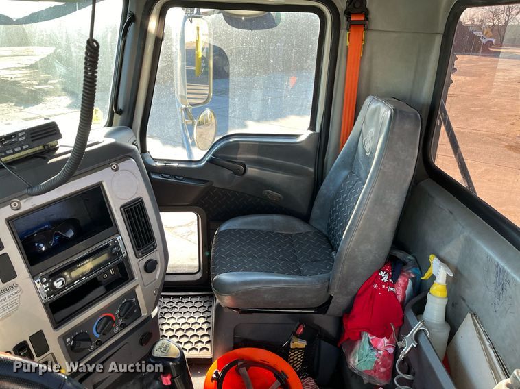 image for item EI0587 2012 Mack  CHU613 semi truck