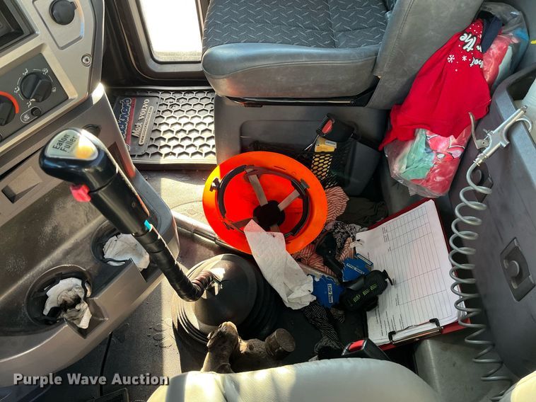 image for item EI0587 2012 Mack  CHU613 semi truck