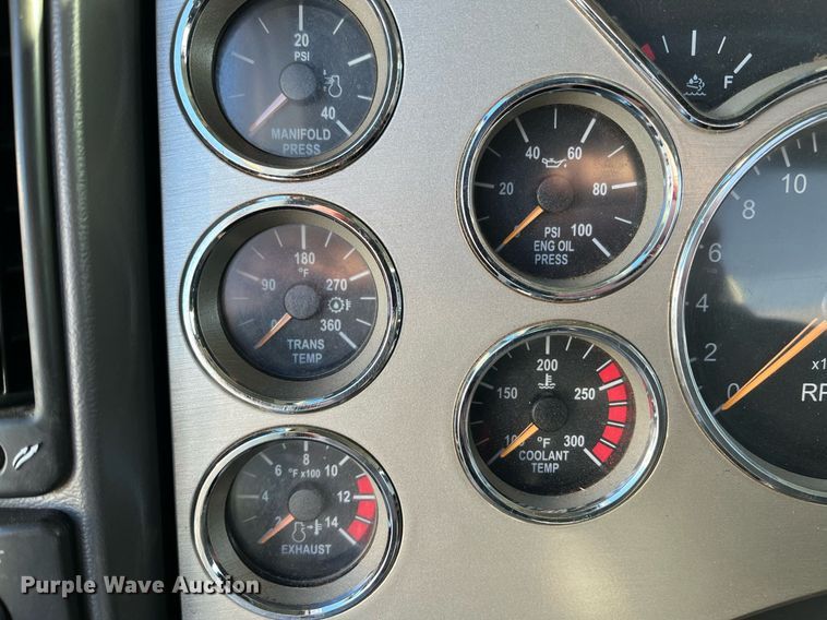 image for item EI0587 2012 Mack  CHU613 semi truck