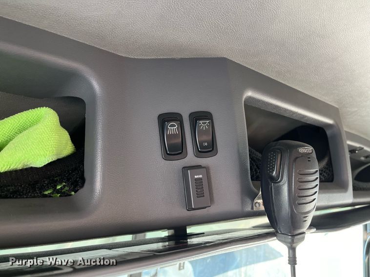 image for item EI0587 2012 Mack  CHU613 semi truck