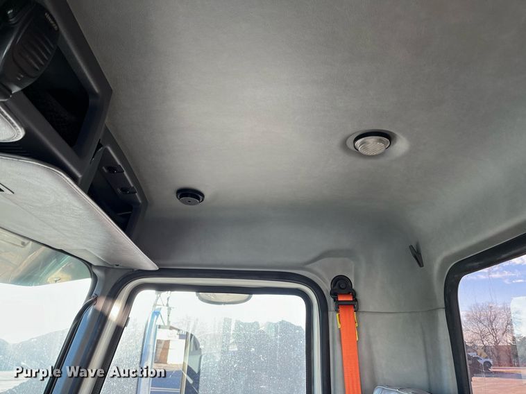 image for item EI0587 2012 Mack  CHU613 semi truck