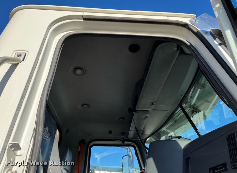 image for item EI0587 2012 Mack  CHU613 semi truck