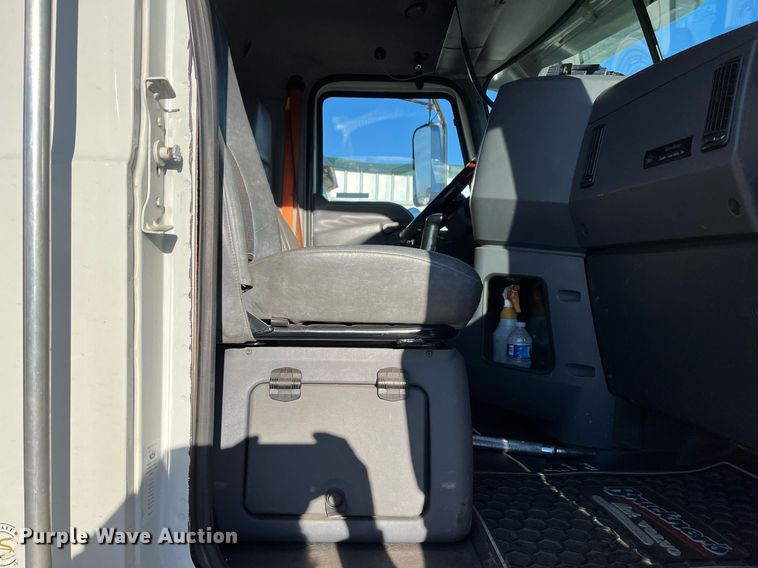 image for item EI0587 2012 Mack  CHU613 semi truck