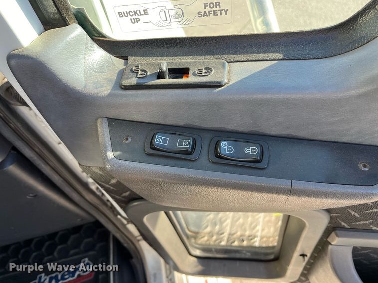 image for item EI0587 2012 Mack  CHU613 semi truck