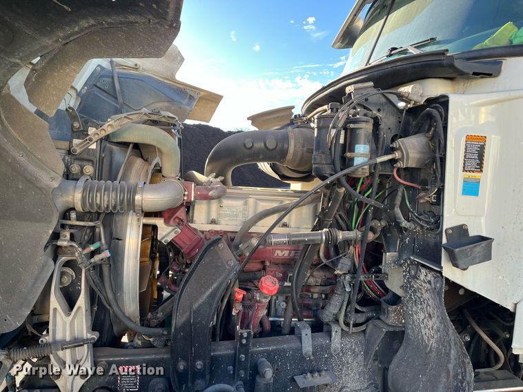 image for item EI0587 2012 Mack  CHU613 semi truck