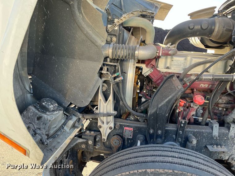 image for item EI0587 2012 Mack  CHU613 semi truck