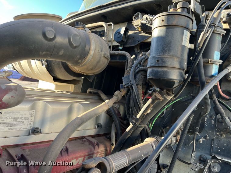 image for item EI0587 2012 Mack  CHU613 semi truck