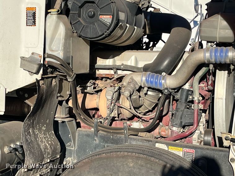 image for item EI0587 2012 Mack  CHU613 semi truck