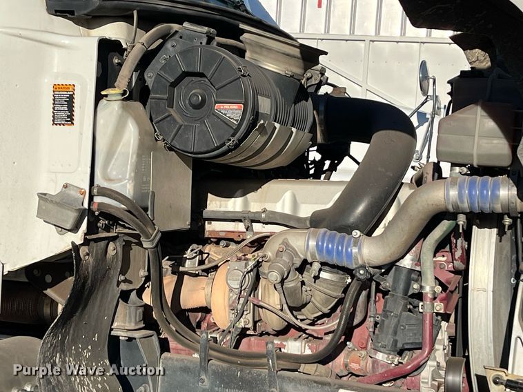 image for item EI0587 2012 Mack  CHU613 semi truck