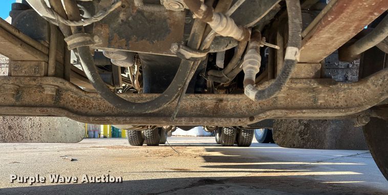 image for item EI0587 2012 Mack  CHU613 semi truck